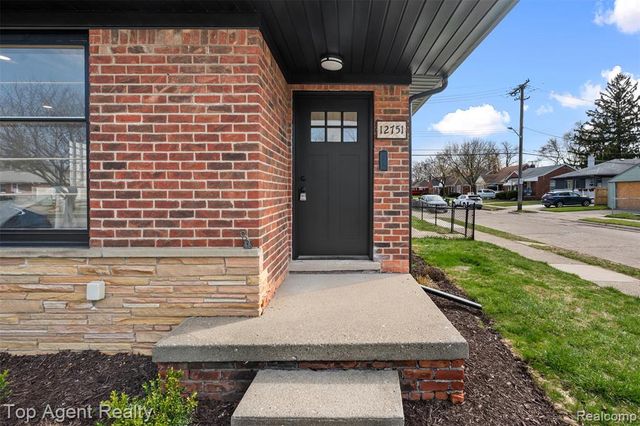 12751 Oak Park Boulevard, Oak Park, MI 48237