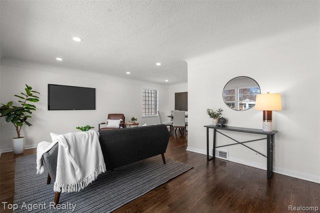 12751 Oak Park Boulevard, Oak Park, MI 48237