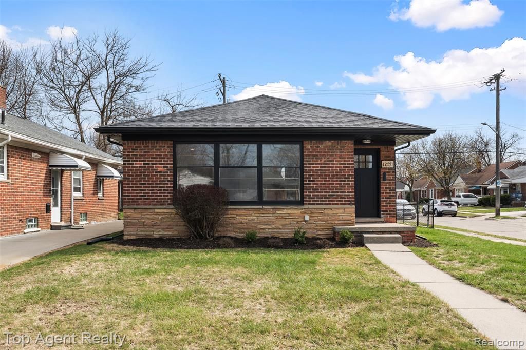 12751 Oak Park Boulevard, Oak Park, MI 48237