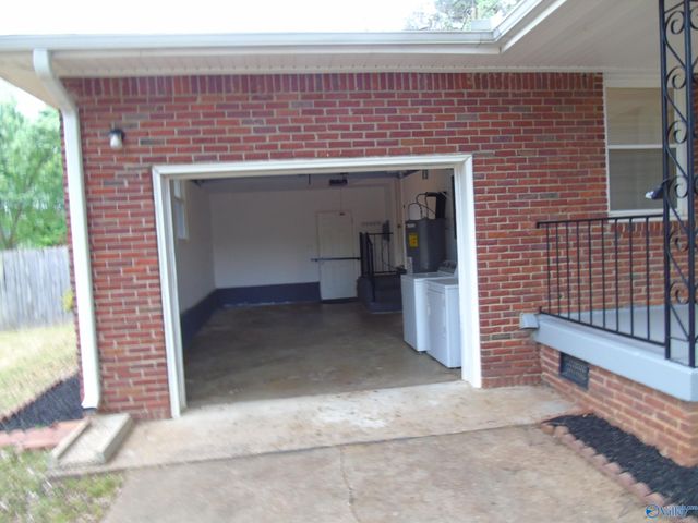 704 Graycroft Drive SE, Huntsville, AL 35802