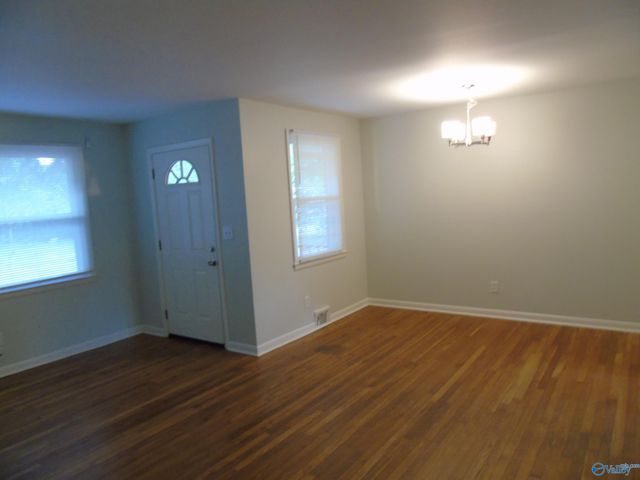 704 Graycroft Drive SE, Huntsville, AL 35802