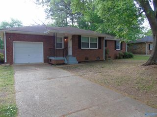 704 Graycroft Drive SE, Huntsville, AL 35802