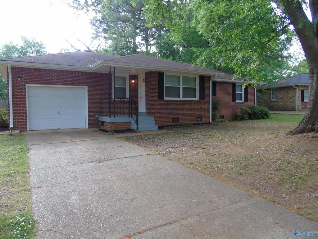 704 Graycroft Drive SE, Huntsville, AL 35802