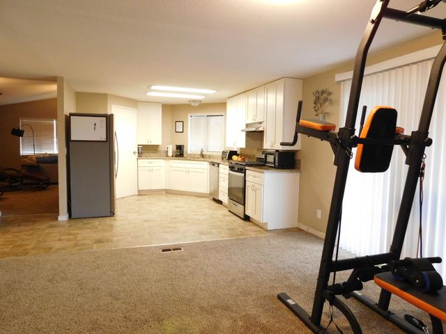 9 Sleepy Hollow Dr, Lodi, CA 95242