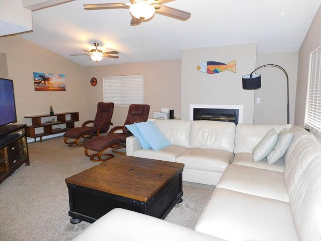 9 Sleepy Hollow Dr, Lodi, CA 95242