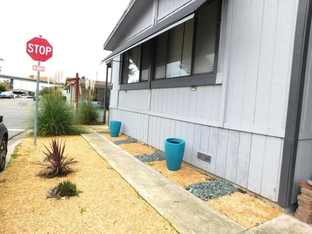 9 Sleepy Hollow Dr, Lodi, CA 95242