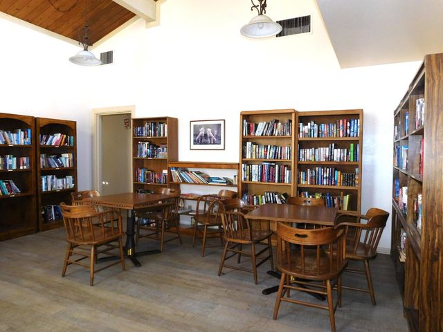 9 Sleepy Hollow Dr, Lodi, CA 95242