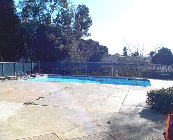 9 Sleepy Hollow Dr, Lodi, CA 95242