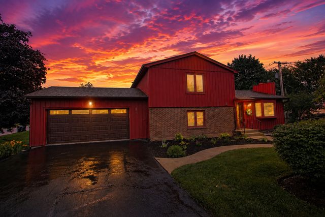 220 Fairway Road, Lake Zurich, IL 60047