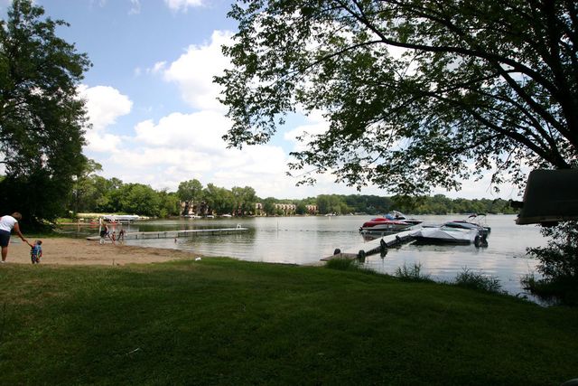220 Fairway Road, Lake Zurich, IL 60047