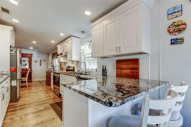 7 FRANGIPANI CIRCLE 7, Largo, FL 33770