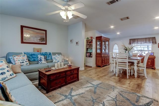 7 FRANGIPANI CIRCLE 7, Largo, FL 33770