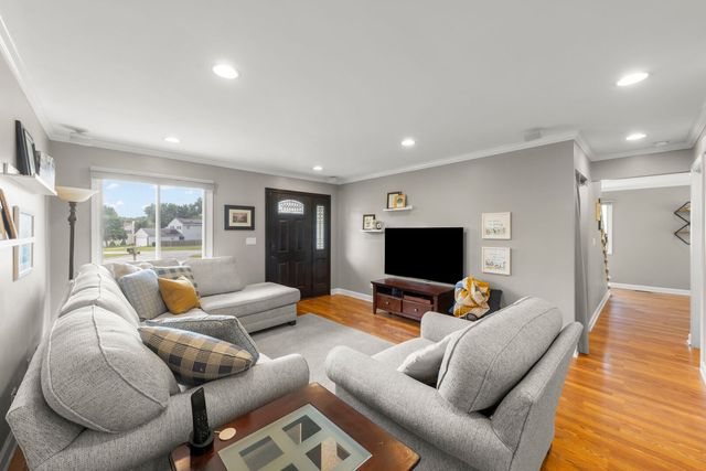 1106 Lightning Trail, Carol Stream, IL 60188