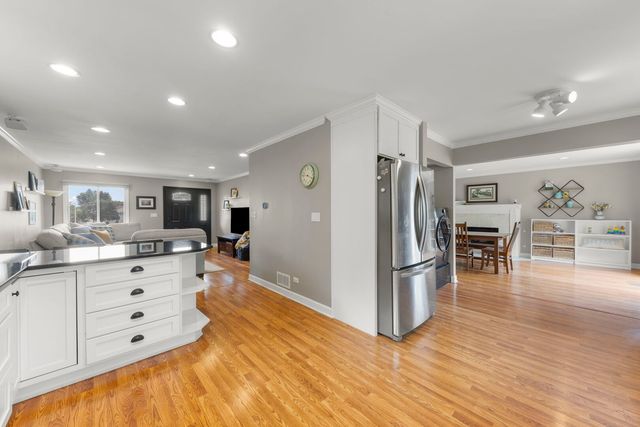 1106 Lightning Trail, Carol Stream, IL 60188