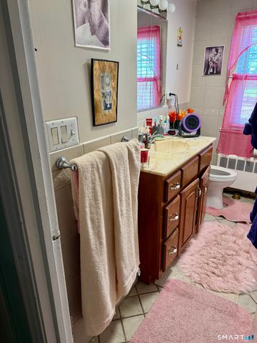 14 Prospect Street, Bloomfield, CT 06002