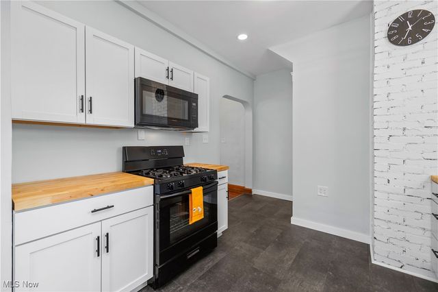 903 West Avenue, Elyria, OH 44035