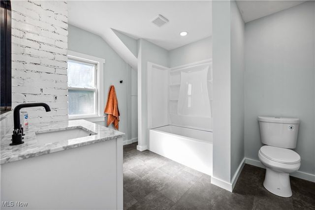 903 West Avenue, Elyria, OH 44035