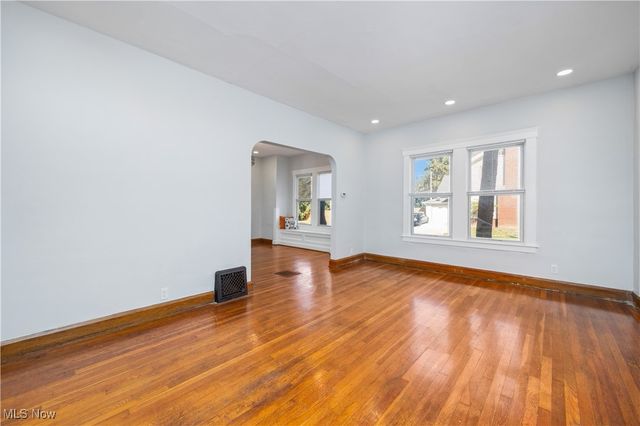 903 West Avenue, Elyria, OH 44035