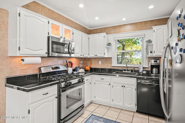 15 Jackson Street, Keyport, NJ 07735
