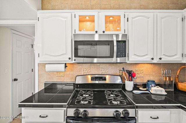 15 Jackson Street, Keyport, NJ 07735
