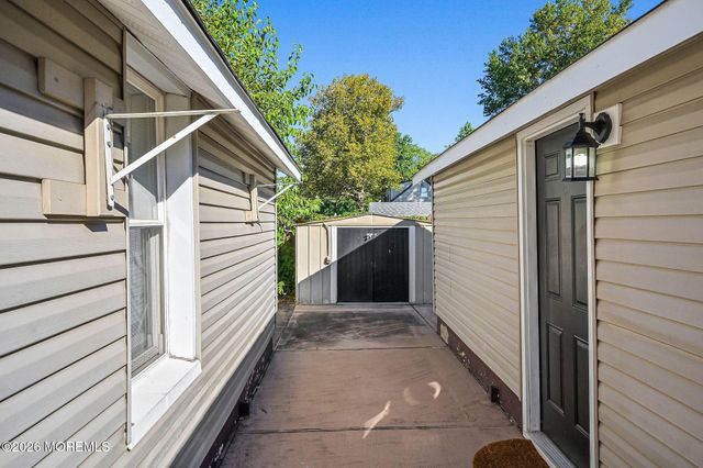 15 Jackson Street, Keyport, NJ 07735