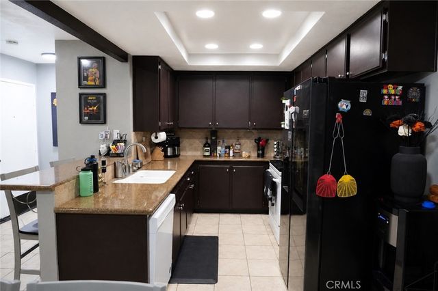 33 Town And Country, Pomona, CA 91766