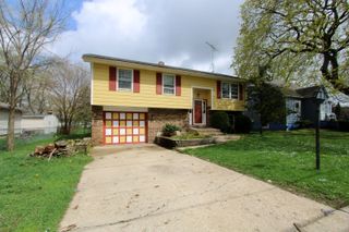 203 E Donovan Avenue, Woodstock, IL 60098