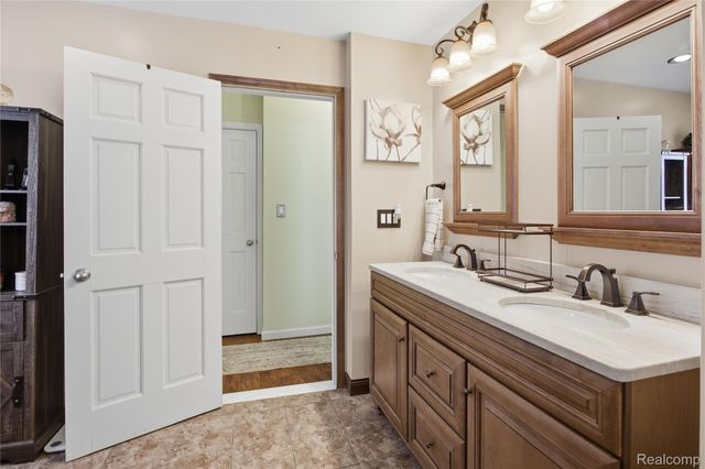 26152 Ypsilanti Street, Flat Rock, MI 48134