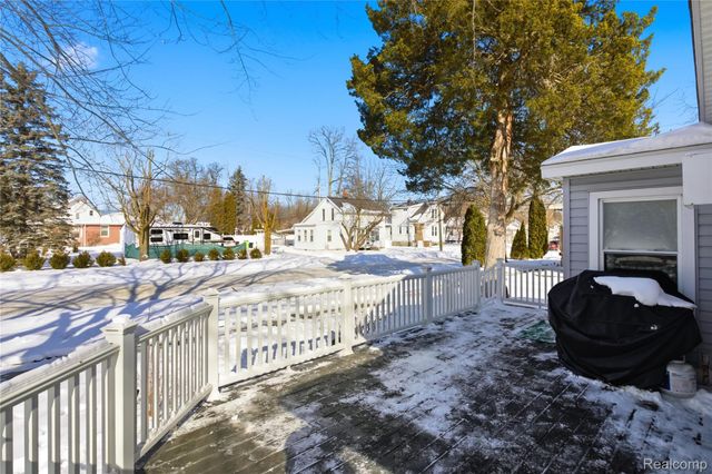 26152 Ypsilanti Street, Flat Rock, MI 48134