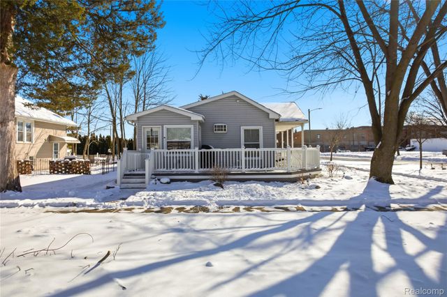 26152 Ypsilanti Street, Flat Rock, MI 48134