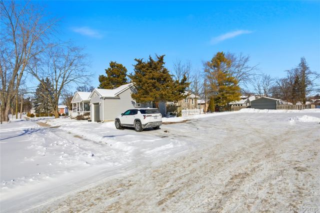 26152 Ypsilanti Street, Flat Rock, MI 48134