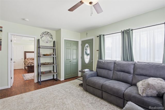 26152 Ypsilanti Street, Flat Rock, MI 48134