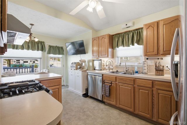 26152 Ypsilanti Street, Flat Rock, MI 48134