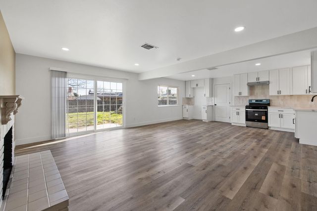 1209 Neville Street, Hanford, CA 93230