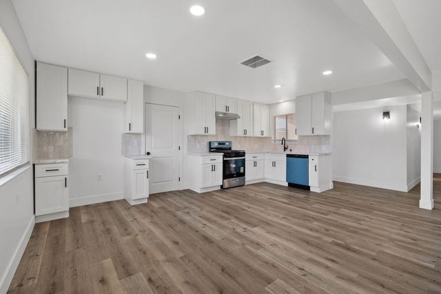 1209 Neville Street, Hanford, CA 93230