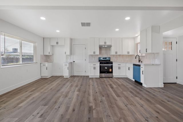 1209 Neville Street, Hanford, CA 93230