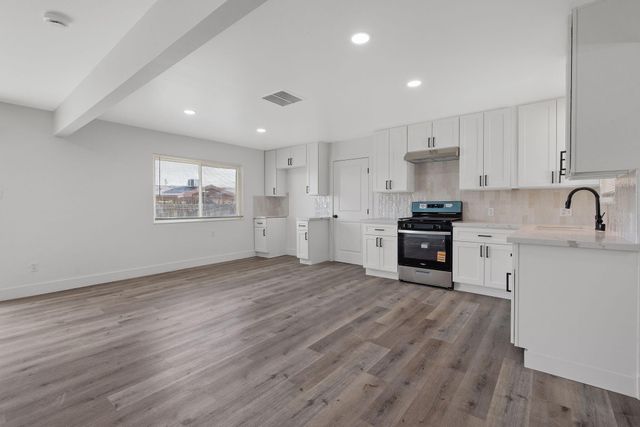 1209 Neville Street, Hanford, CA 93230