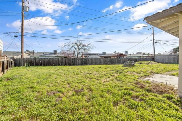 1209 Neville Street, Hanford, CA 93230