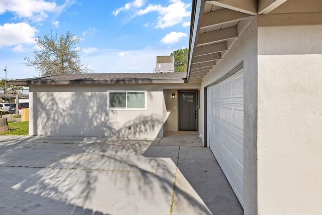 1209 Neville Street, Hanford, CA 93230