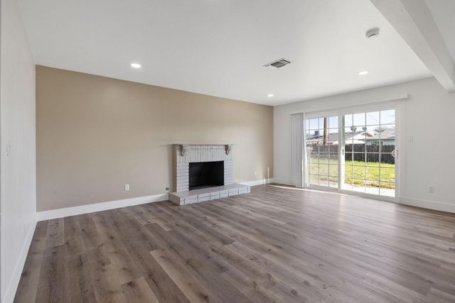 1209 Neville Street, Hanford, CA 93230