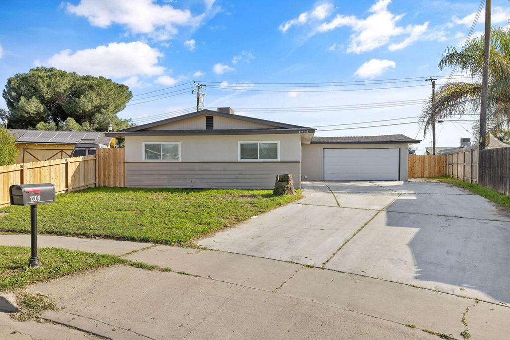 1209 Neville Street, Hanford, CA 93230