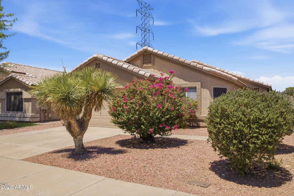 3626 W SAGUARO PARK Lane, Glendale, AZ 85310 — photo 2