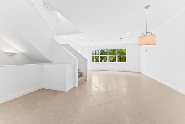 725 SW 4th Avenue, Fort Lauderdale, FL 33315