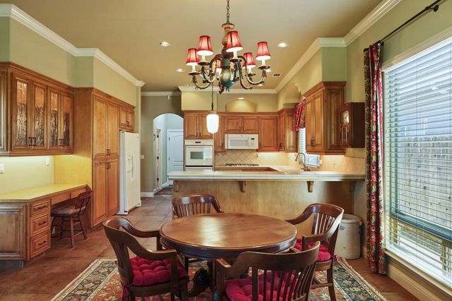 2735 Bristol Ln, Lodi, CA 95242