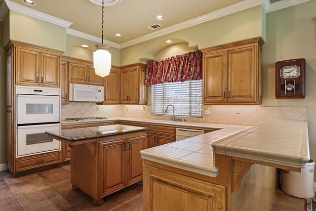 2735 Bristol Ln, Lodi, CA 95242