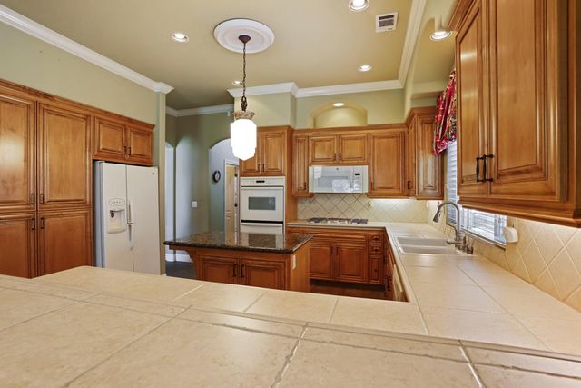 2735 Bristol Ln, Lodi, CA 95242