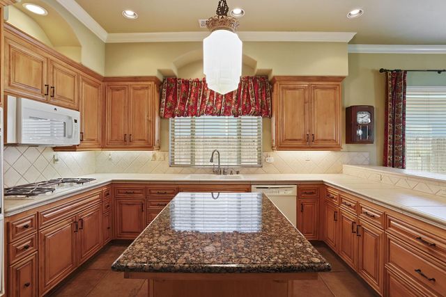 2735 Bristol Ln, Lodi, CA 95242