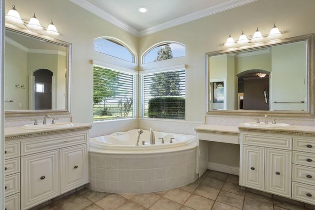 2735 Bristol Ln, Lodi, CA 95242