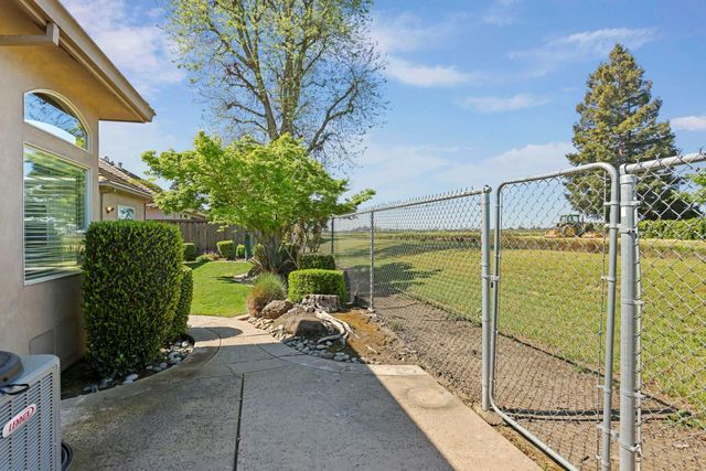 2735 Bristol Ln, Lodi, CA 95242