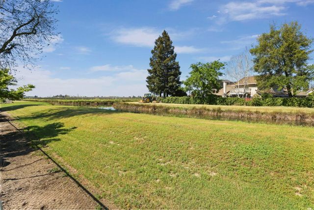 2735 Bristol Ln, Lodi, CA 95242